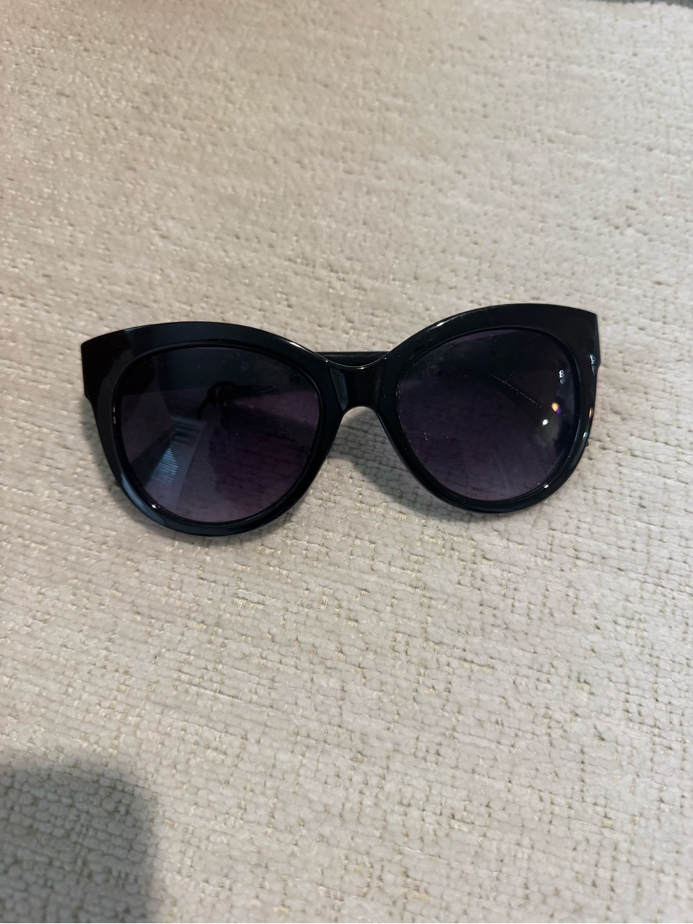 Fashion Nova Black Cat-Eye Sunglasses with Gradient Lenses